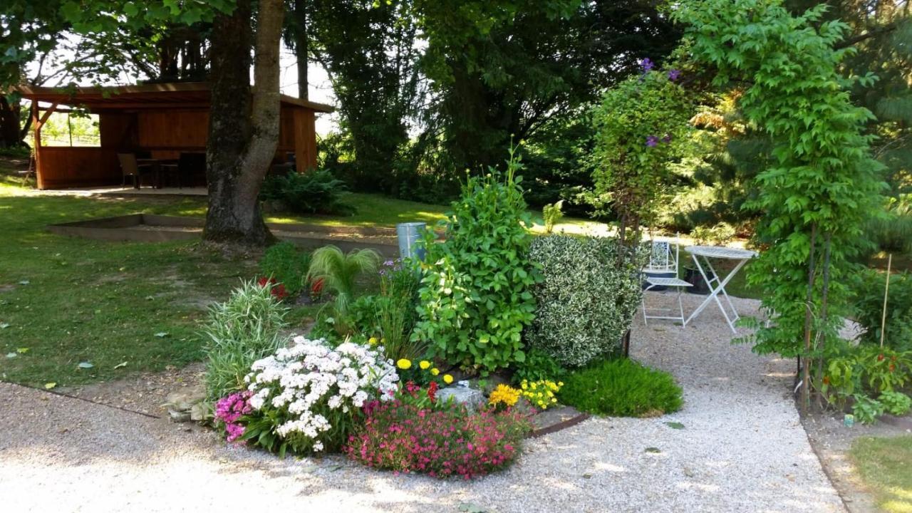 Le Venay Bed & Breakfast Frontenaud Exterior photo