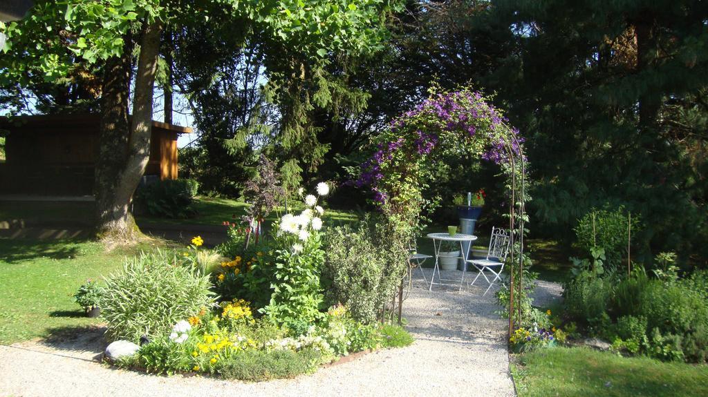Le Venay Bed & Breakfast Frontenaud Exterior photo