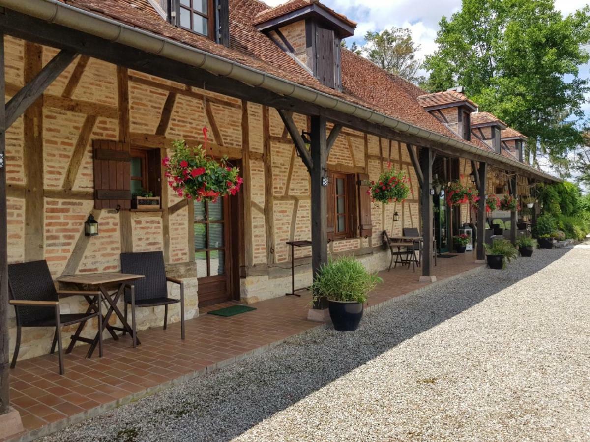 Le Venay Bed & Breakfast Frontenaud Exterior photo
